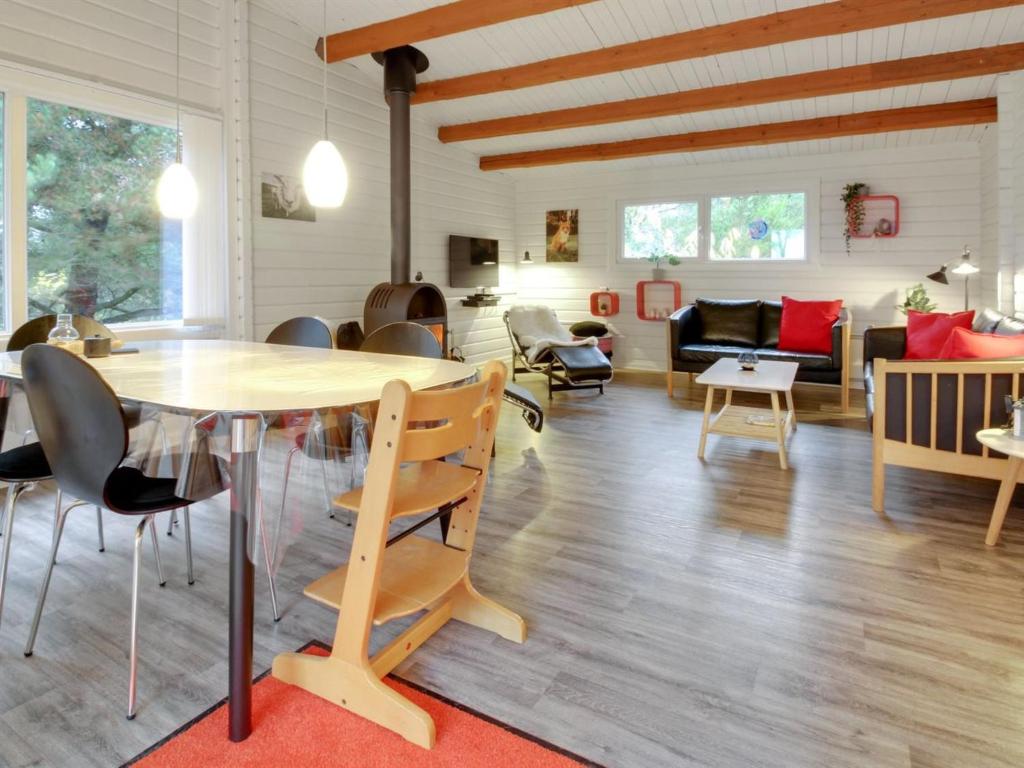 Posezení v ubytování Holiday Home Odsten - 1km from the sea by Interhome