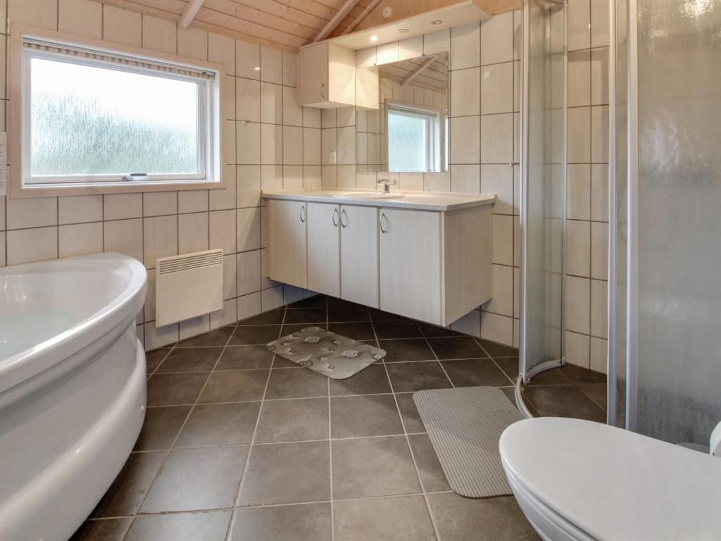 Koupelna v ubytování Holiday Home Oivi - 430m from the sea by Interhome