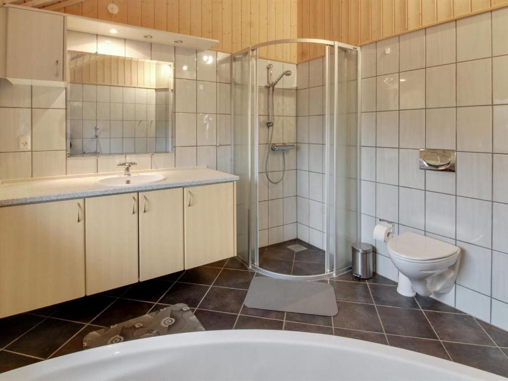 Koupelna v ubytování Holiday Home Oivi - 430m from the sea by Interhome