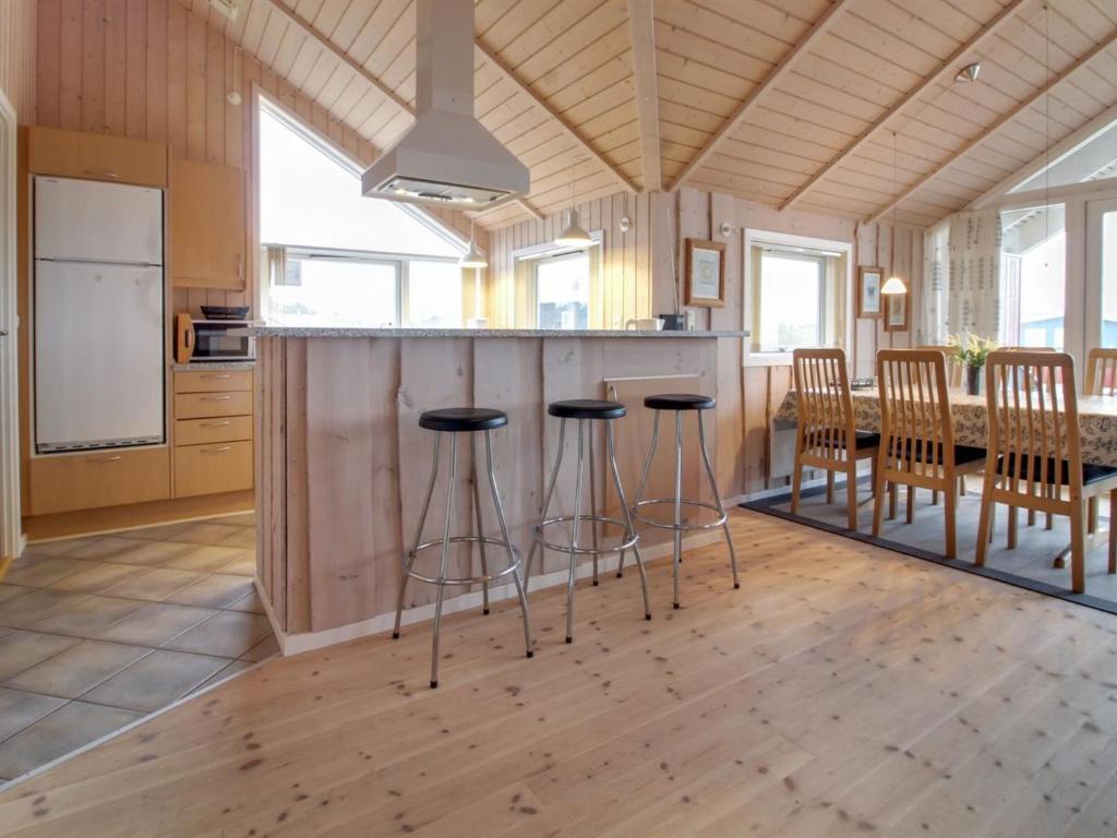 Kuchyň nebo kuchyňský kout v ubytování Holiday Home Oivi - 430m from the sea by Interhome