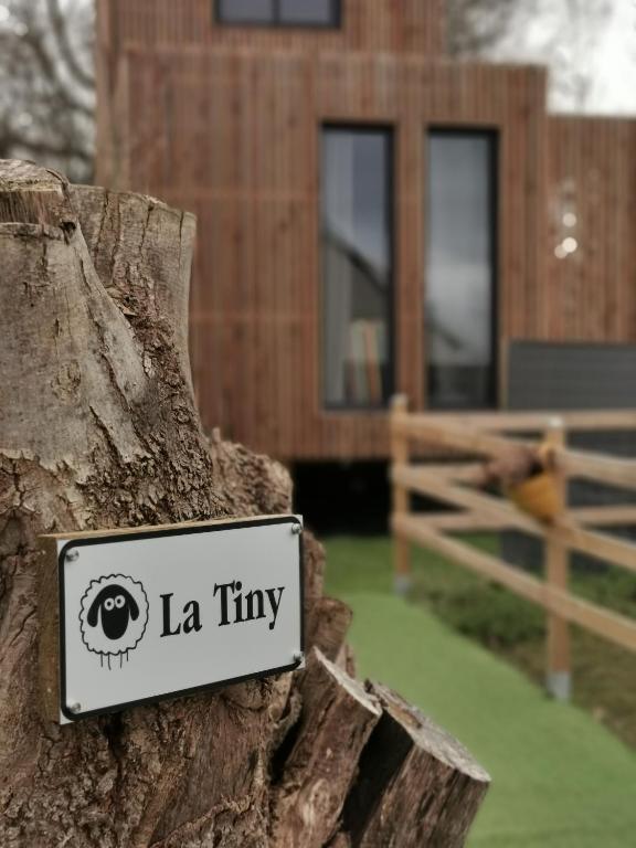 Certifikát, hodnocení, plakát nebo jiný dokument vystavený v ubytování Agréable Tiny house à la campagne
