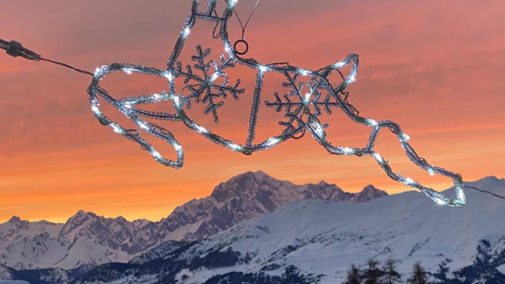 a christmas decoration is hanging in front of a mountain at La finestra sulla montagna - The window on the Mountain in Pila