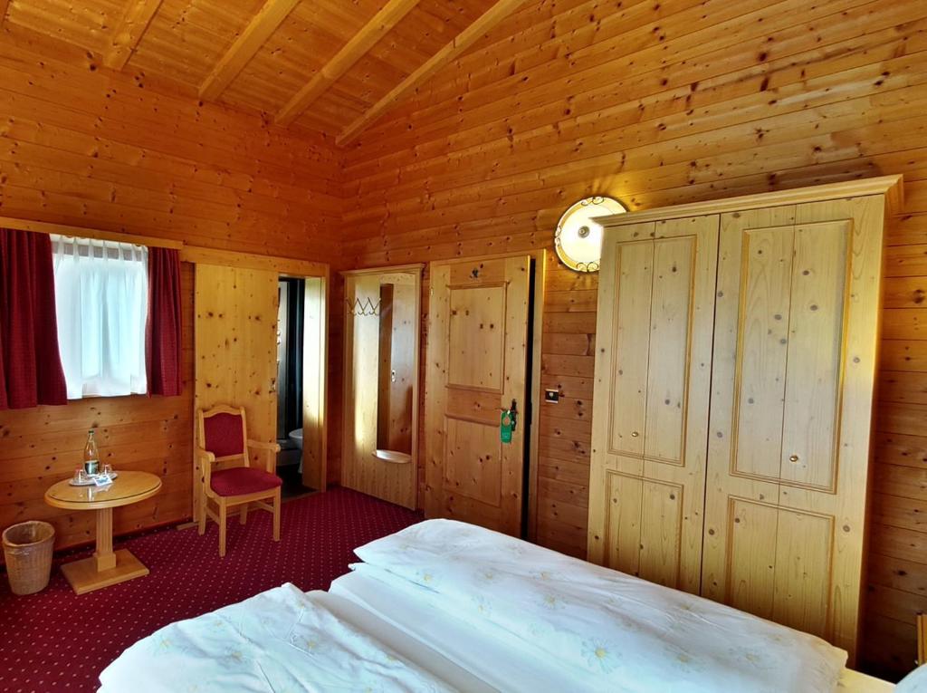 Hotel Cresta - Economy Double Room