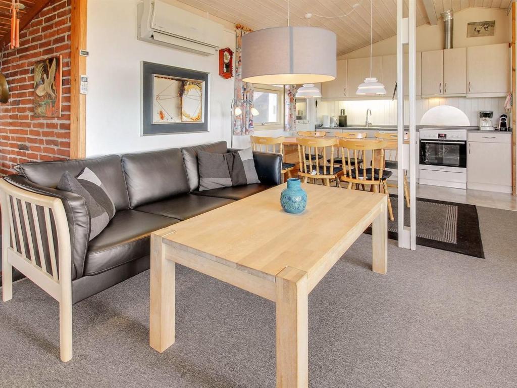 Kuchyň nebo kuchyňský kout v ubytování Holiday Home Dalia - 200m from the sea by Interhome