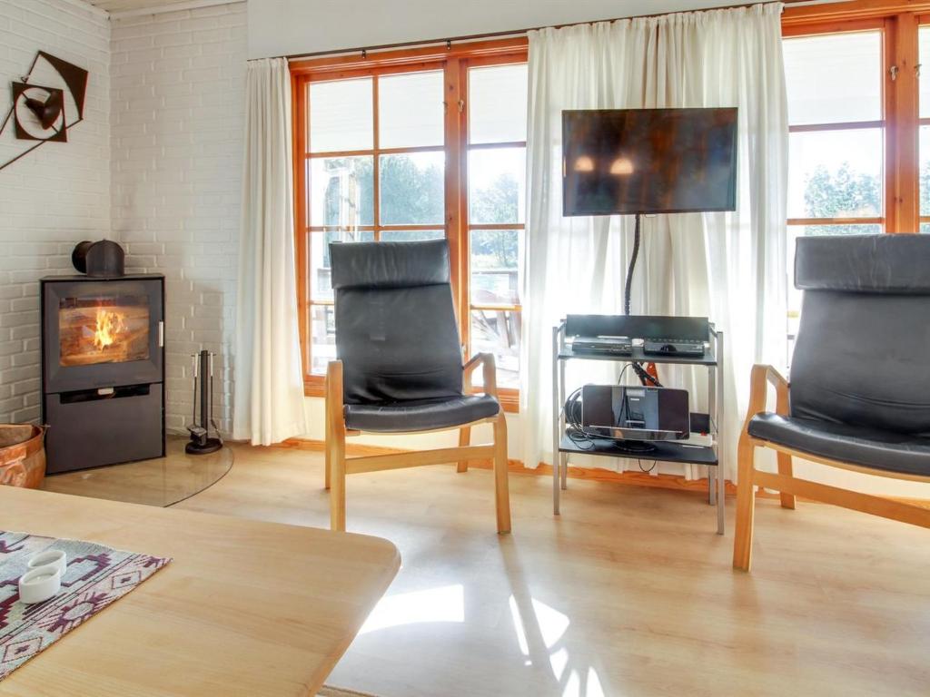 TV a/nebo společenská místnost v ubytování Holiday Home Botilde - 1km from the sea by Interhome