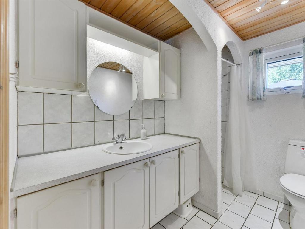 Koupelna v ubytování Holiday Home Billing - 11km from the sea by Interhome