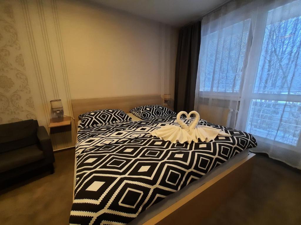 Łóżko lub łóżka w pokoju w obiekcie Hotel Boršičanka