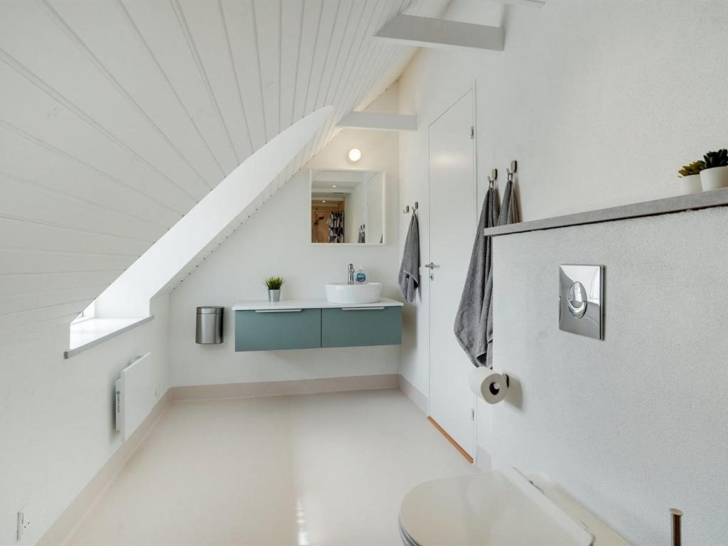 Koupelna v ubytování Holiday Home Ayda - 350m from the sea by Interhome