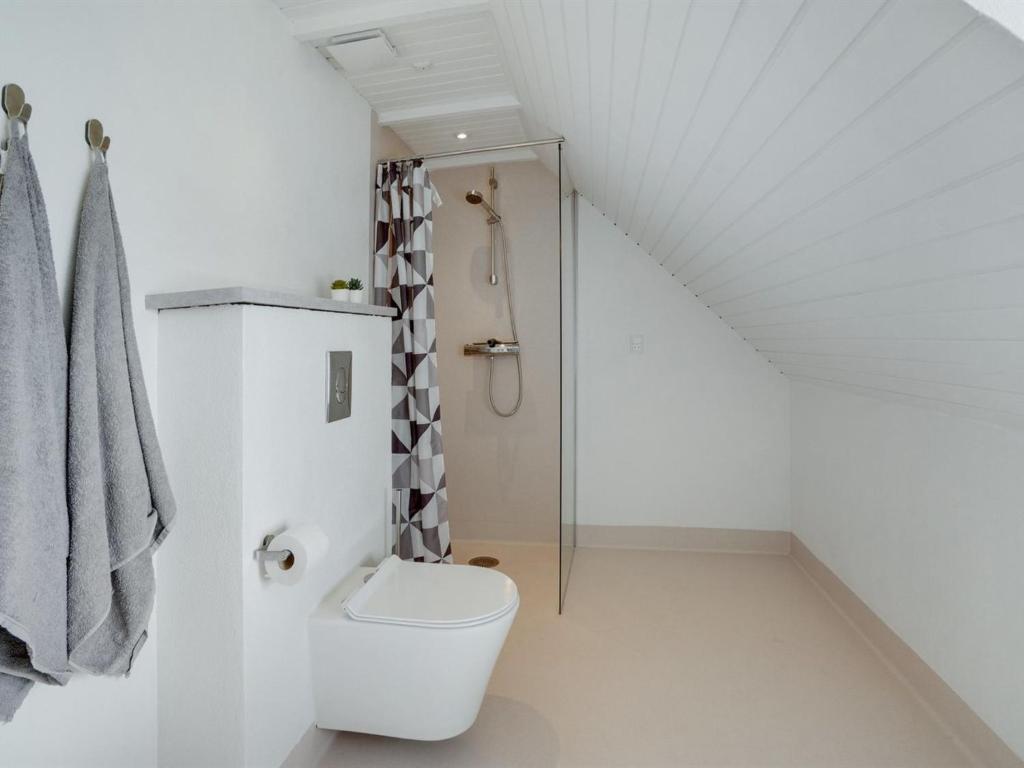 Koupelna v ubytování Holiday Home Ayda - 350m from the sea by Interhome