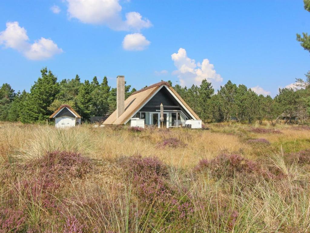 a house in the middle of a field at Holiday Home Gerdis - 1-6km from the sea in Western Jutland by Interhome in Blåvand