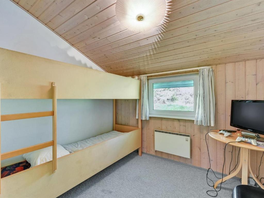TV a/nebo společenská místnost v ubytování Holiday Home Tali - 700m from the sea by Interhome