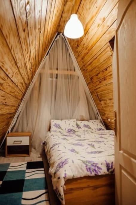 Postel nebo postele na pokoji v ubytování CabanaAframe intreaga proprietate
