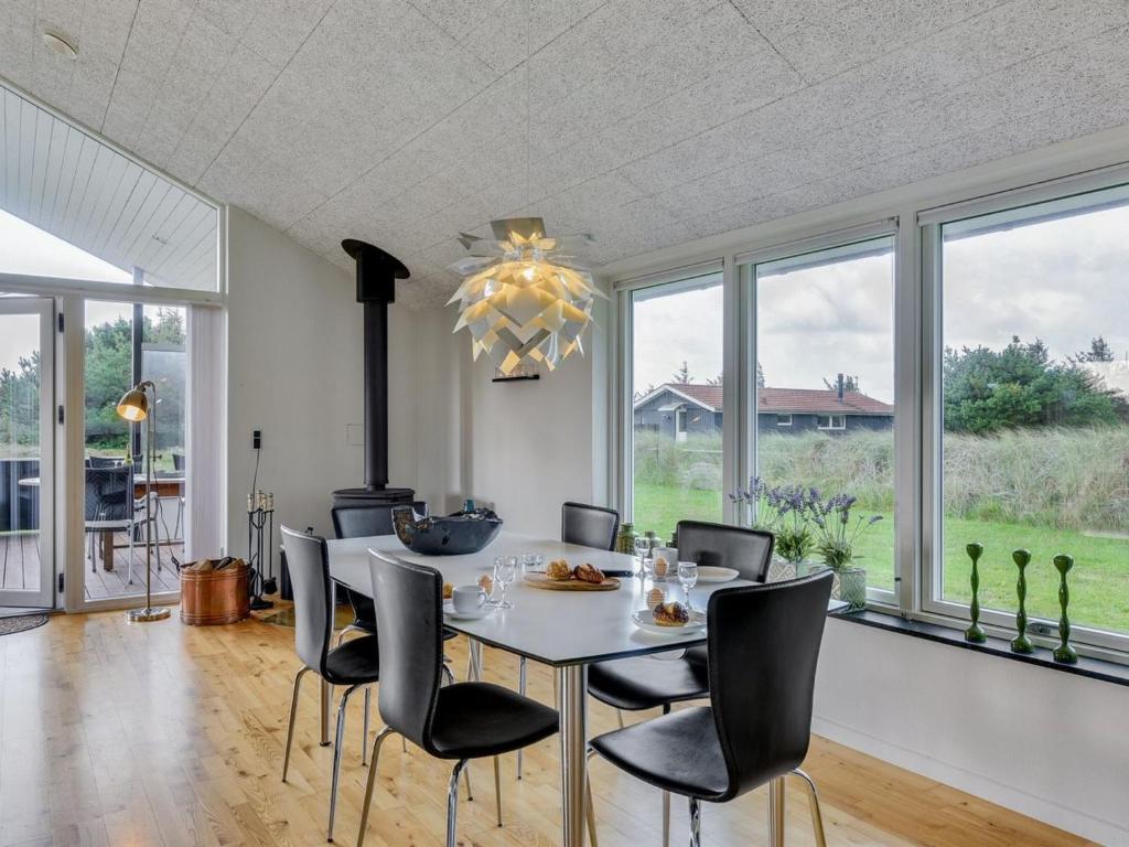 Posezení v ubytování Holiday Home Faye - 600m from the sea by Interhome