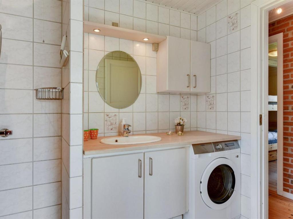 Koupelna v ubytování Holiday Home Pasi - 1-2km from the sea by Interhome