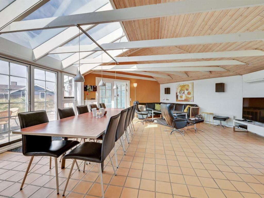 Posezení v ubytování Holiday Home Hinrich - 300m from the sea by Interhome