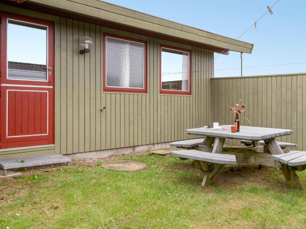 Zahrada ubytování Holiday Home Siv - from the sea by Interhome