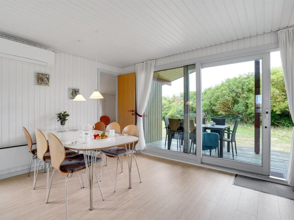 Posezení v ubytování Holiday Home Siv - from the sea by Interhome