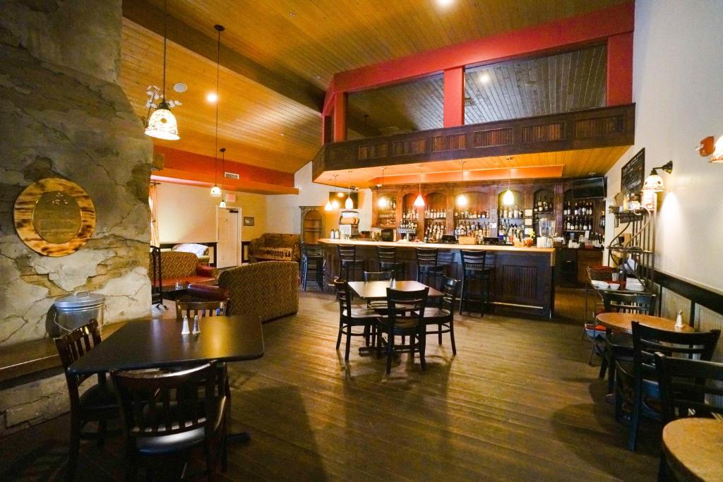 Lounge nebo bar v ubytování Oregon Garden Resort
