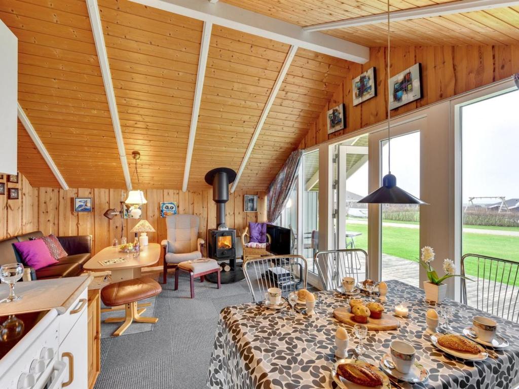Posezení v ubytování Holiday Home Lonne - 750m to the inlet by Interhome