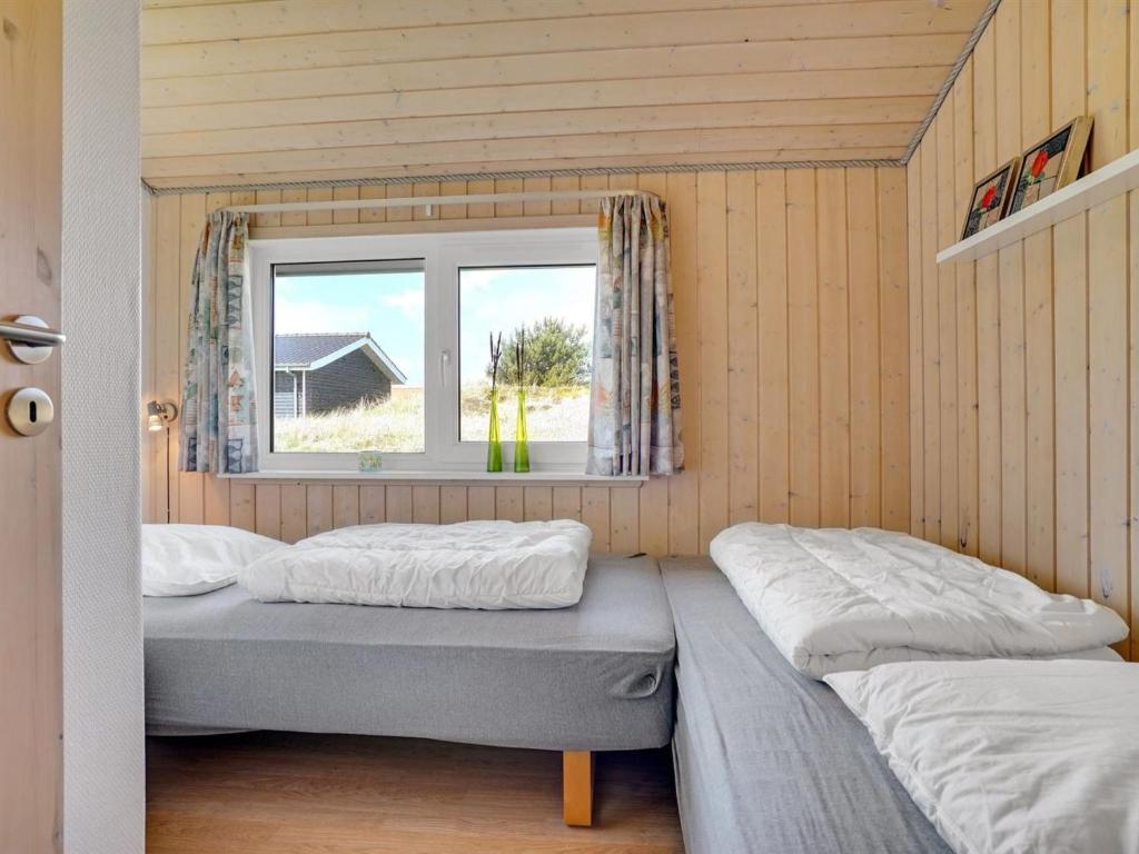 Postel nebo postele na pokoji v ubytování Holiday Home Ivar - 900m from the sea by Interhome