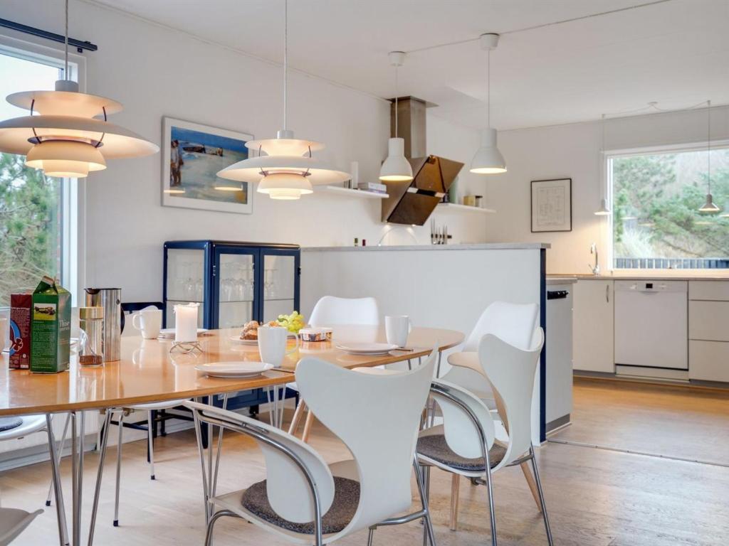 Nápoje v ubytování Holiday Home Fridolina - 200m from the sea by Interhome