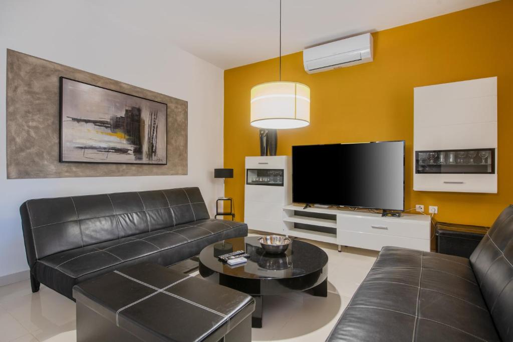 TV a/nebo společenská místnost v ubytování Villa Daniel