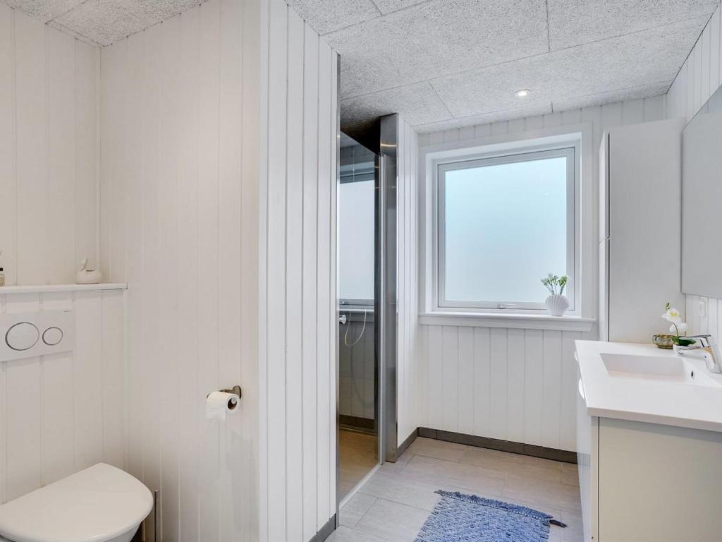 Koupelna v ubytování Holiday Home Markku - 400m from the sea by Interhome