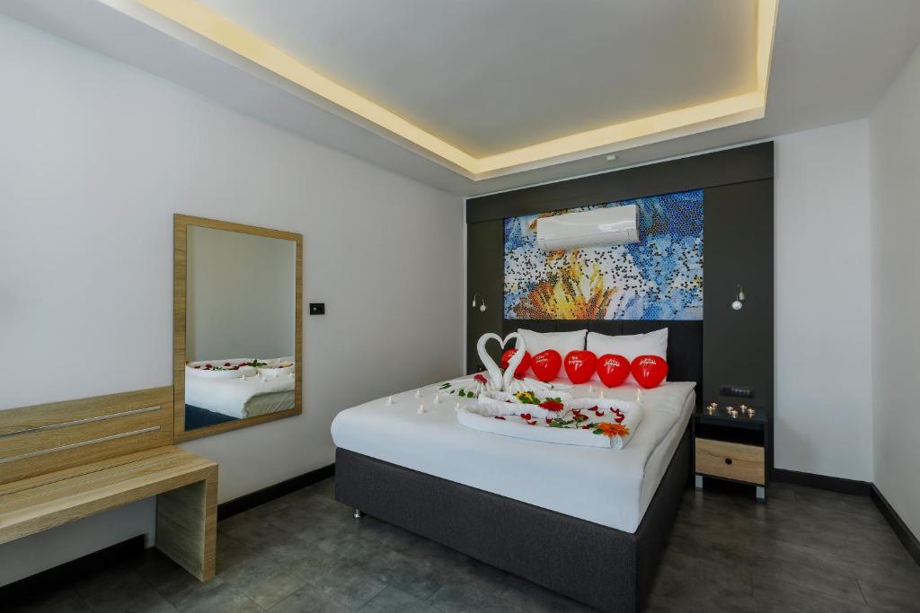 Postel nebo postele na pokoji v ubytování Optimum Luxury Hotel&Spa