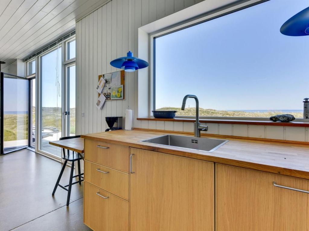 Kuchyň nebo kuchyňský kout v ubytování Holiday Home Ginne - 125m from the sea by Interhome