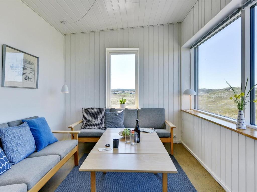 Posezení v ubytování Holiday Home Ginne - 125m from the sea by Interhome