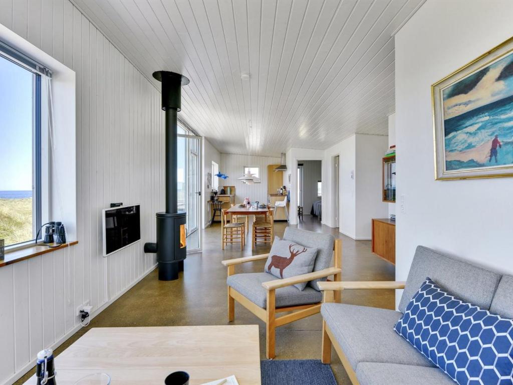 Posezení v ubytování Holiday Home Ginne - 125m from the sea by Interhome