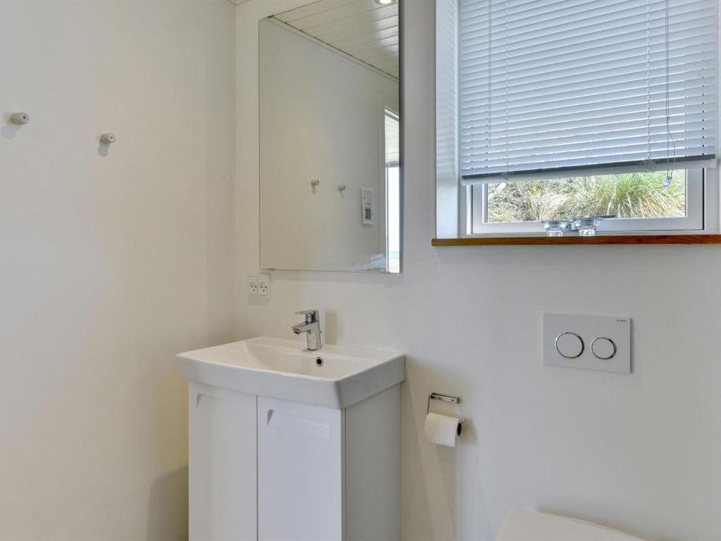 Koupelna v ubytování Holiday Home Ginne - 125m from the sea by Interhome