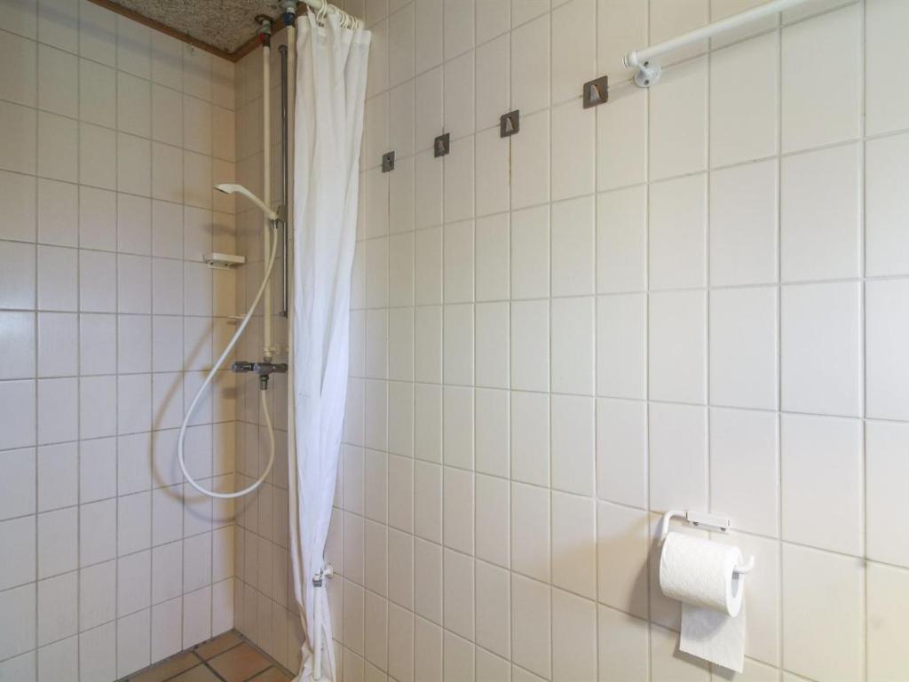 Koupelna v ubytování Apartment Salka - 150m from the sea by Interhome