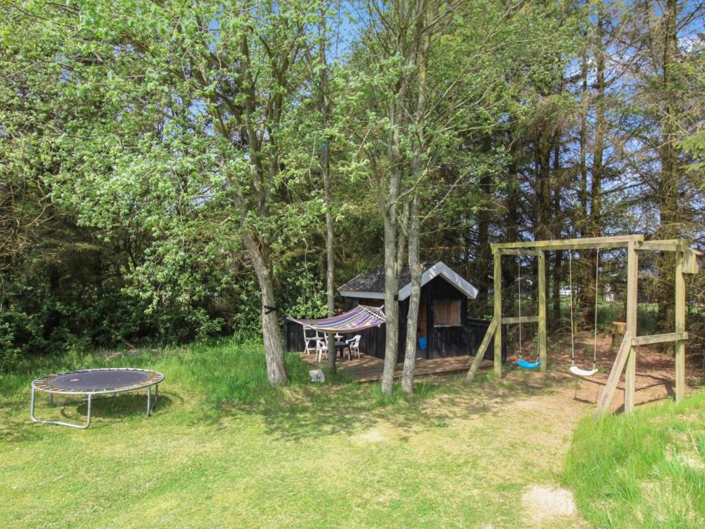 Zahrada ubytování Holiday Home Siljana - 1km from the sea by Interhome
