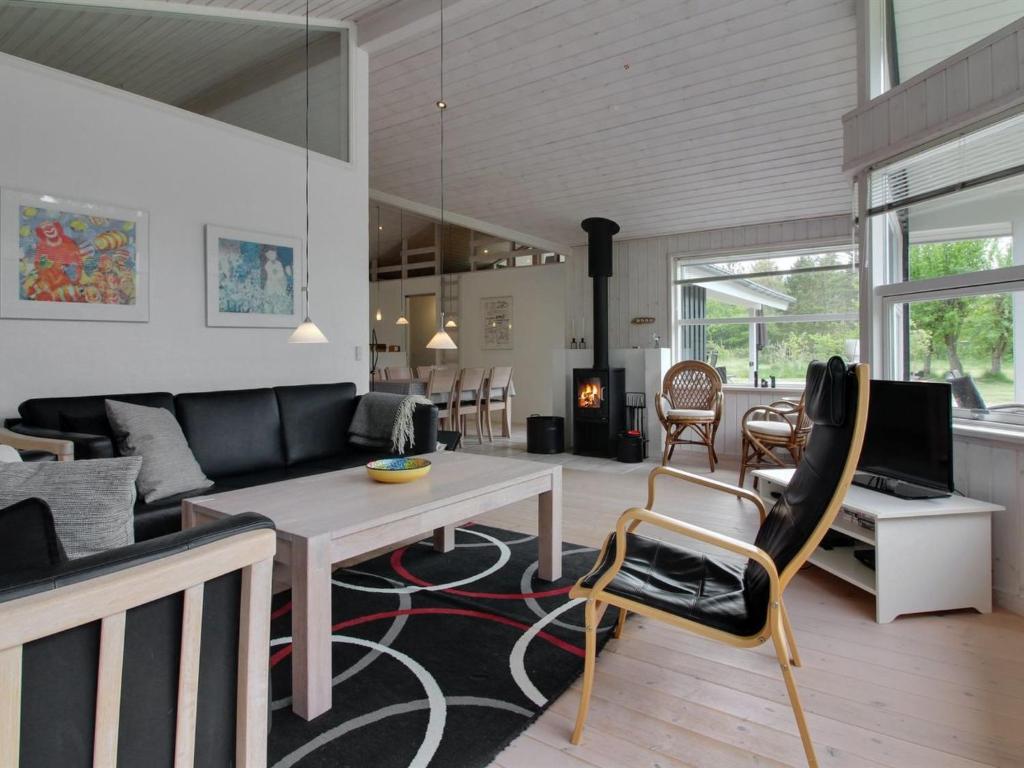 Posezení v ubytování Holiday Home Siljana - 1km from the sea by Interhome