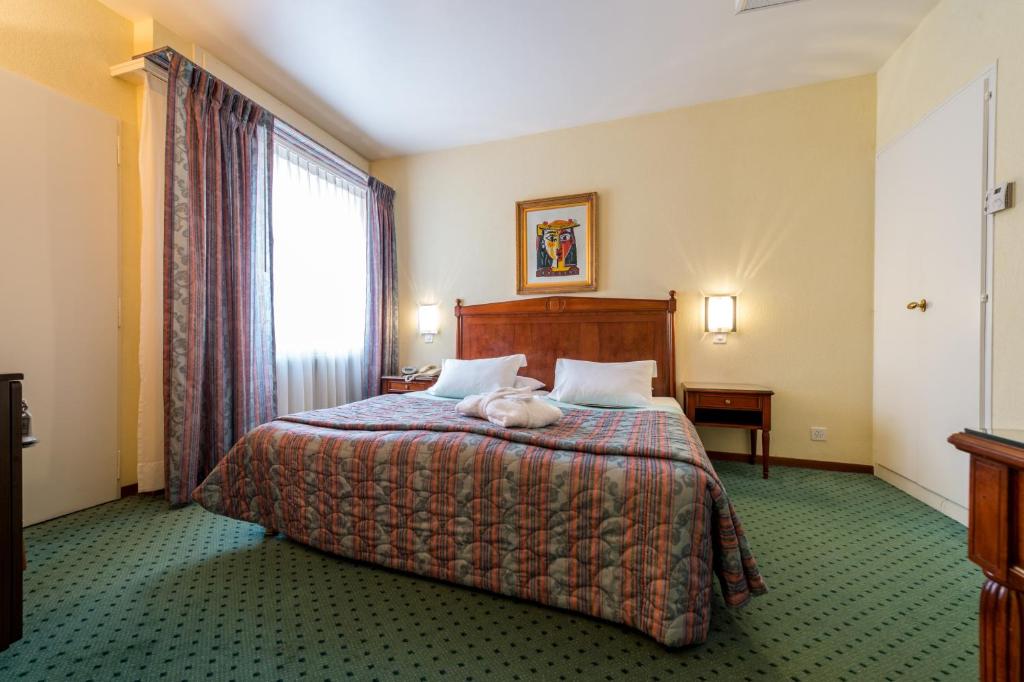 Postel nebo postele na pokoji v ubytování Hotel Churchill