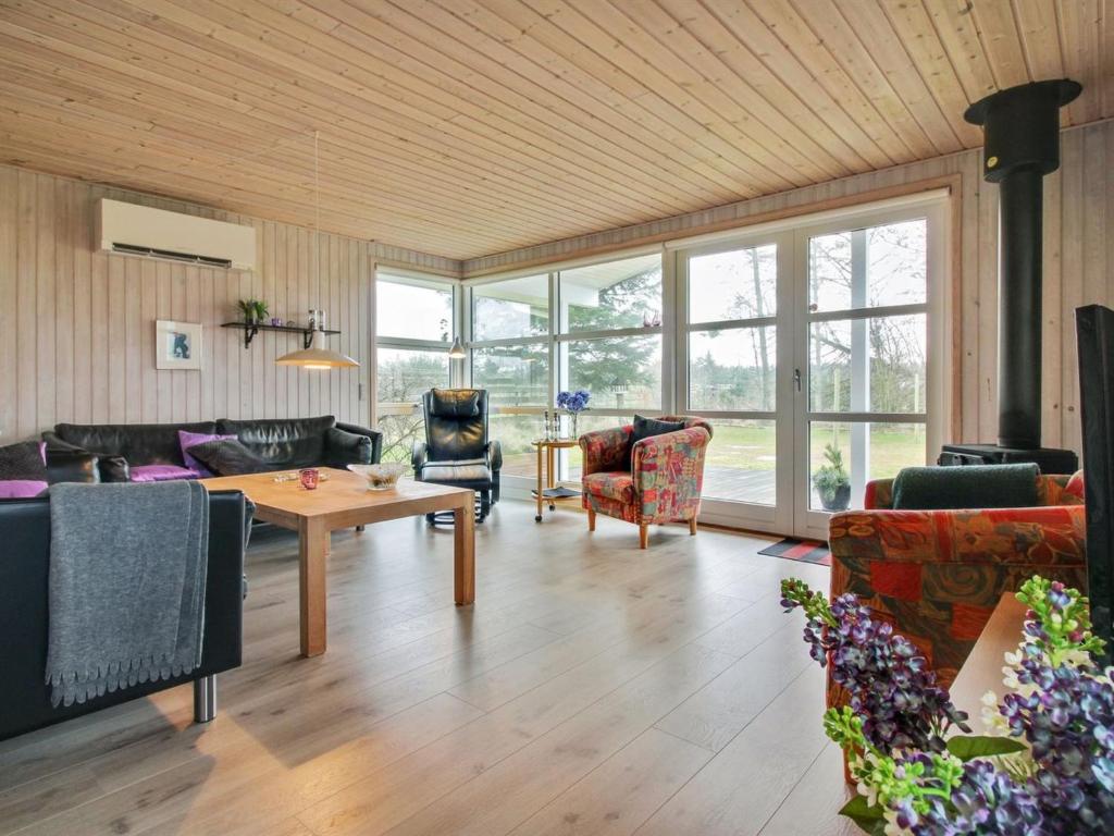 Posezení v ubytování Holiday Home Troels - 750m from the sea by Interhome