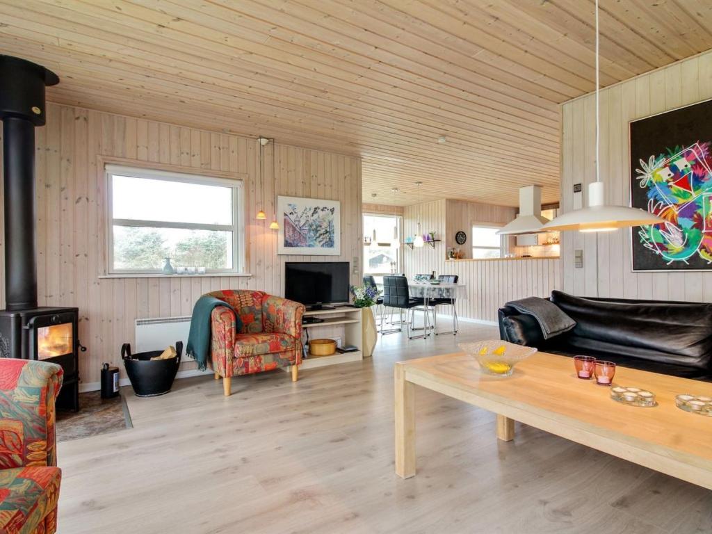 Posezení v ubytování Holiday Home Troels - 750m from the sea by Interhome