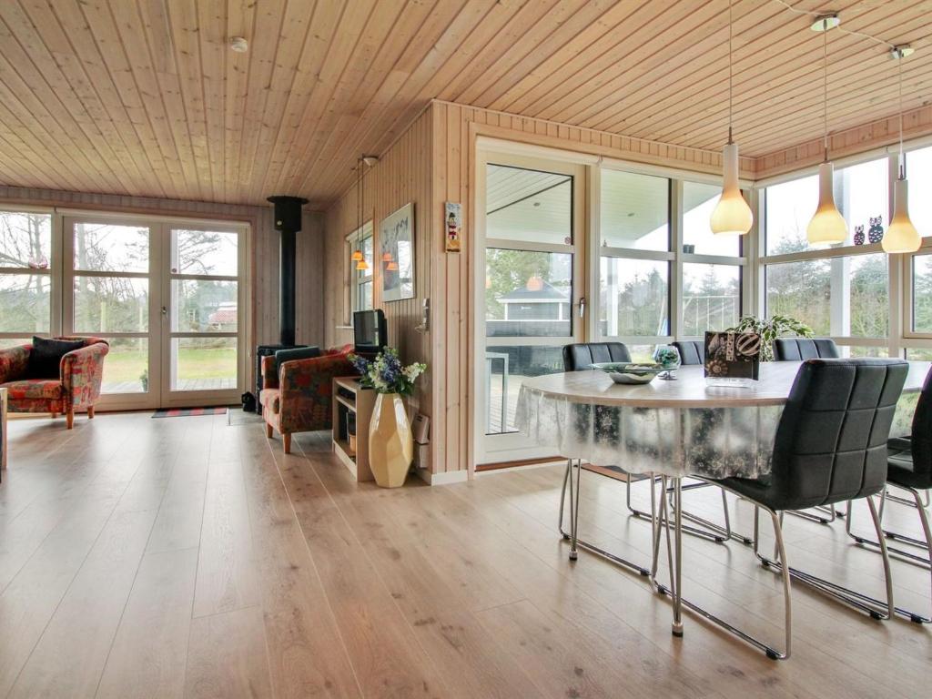 Posezení v ubytování Holiday Home Troels - 750m from the sea by Interhome