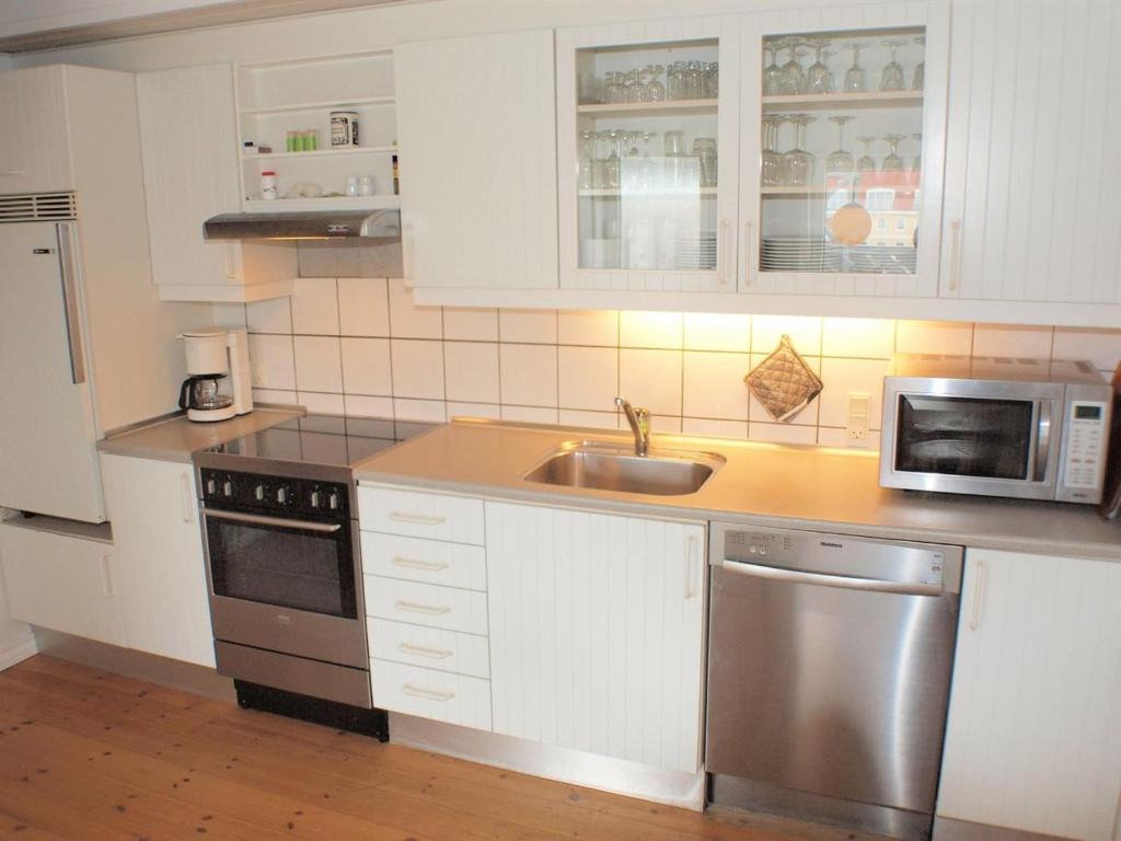 Kuchyň nebo kuchyňský kout v ubytování Apartment Britta - 100m from the sea by Interhome