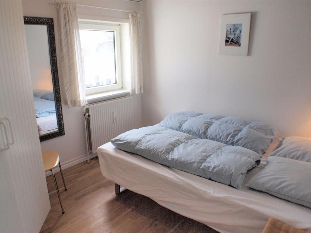 Postel nebo postele na pokoji v ubytování Apartment Britta - 100m from the sea by Interhome