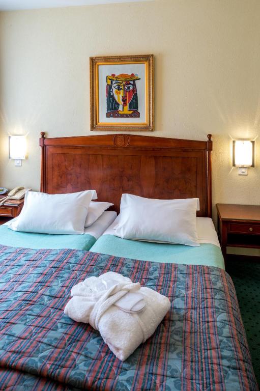 Postel nebo postele na pokoji v ubytování Hotel Churchill