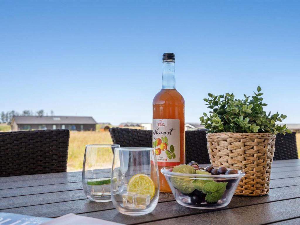 Nápoje v ubytování Holiday Home Ambra - 950m from the sea by Interhome