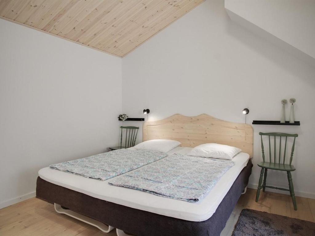 Postel nebo postele na pokoji v ubytování Holiday Home Armi - 75m from the sea by Interhome