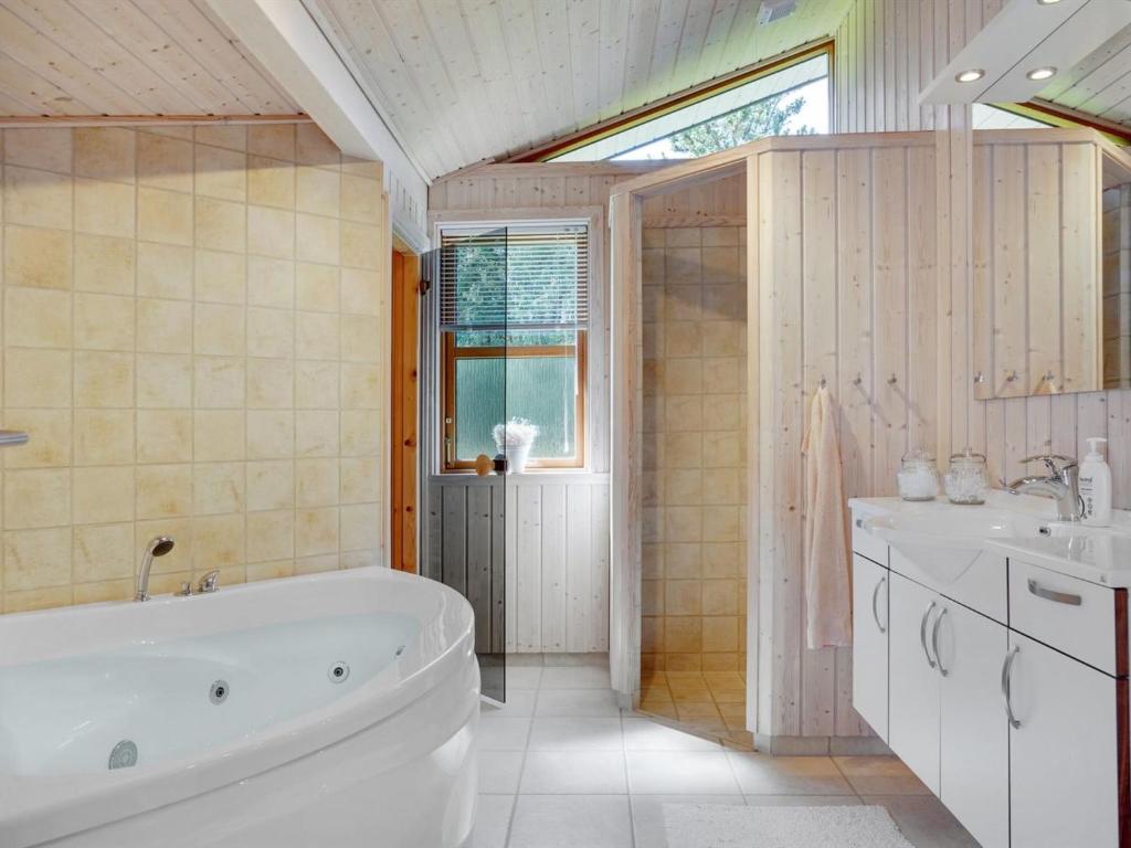 Koupelna v ubytování Holiday Home Jelin - 2-5km from the sea by Interhome