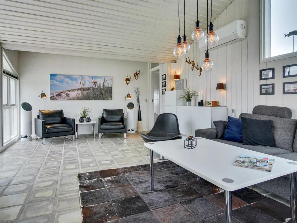 Posezení v ubytování Holiday Home Fehmke - 100m from the sea by Interhome
