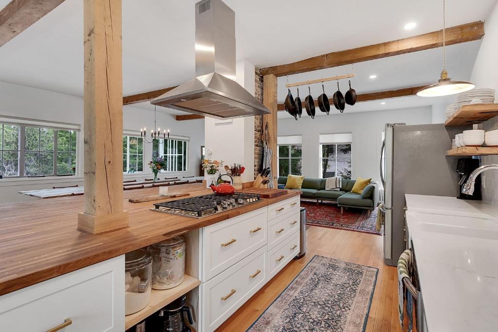 BRYANT FARM LIMIT 27 farmhouse - Housity