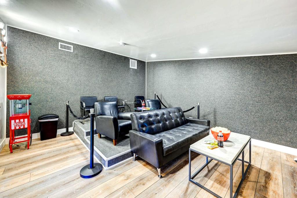 a waiting room with a leather couch and a table at Dog-Friendly Oakhurst Home Walk to Downtown! in Oakhurst