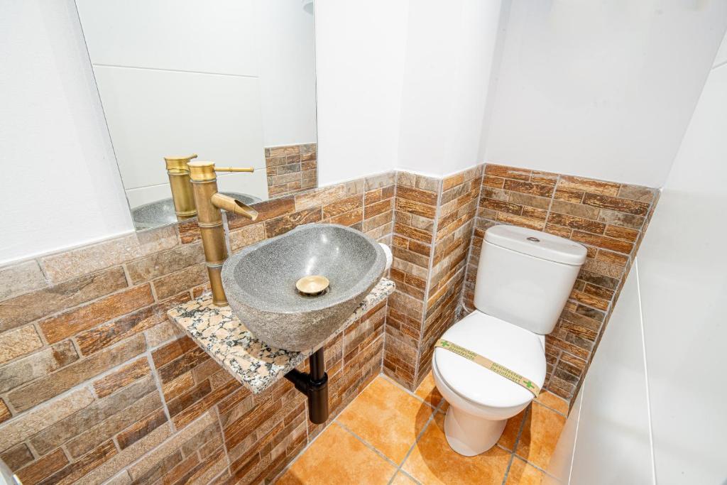 Kúpeľňa v ubytovaní Apartamento 1 en la muralla romana junto a la Catedral