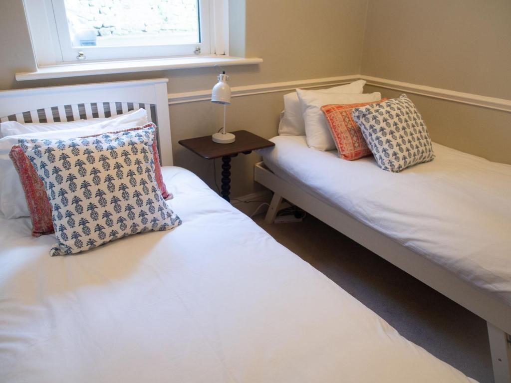 The Beeches - Chatsworth Apartment No 2 - Sleeps 4 - Housity